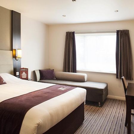 Premier Inn London Romford Central מראה חיצוני תמונה