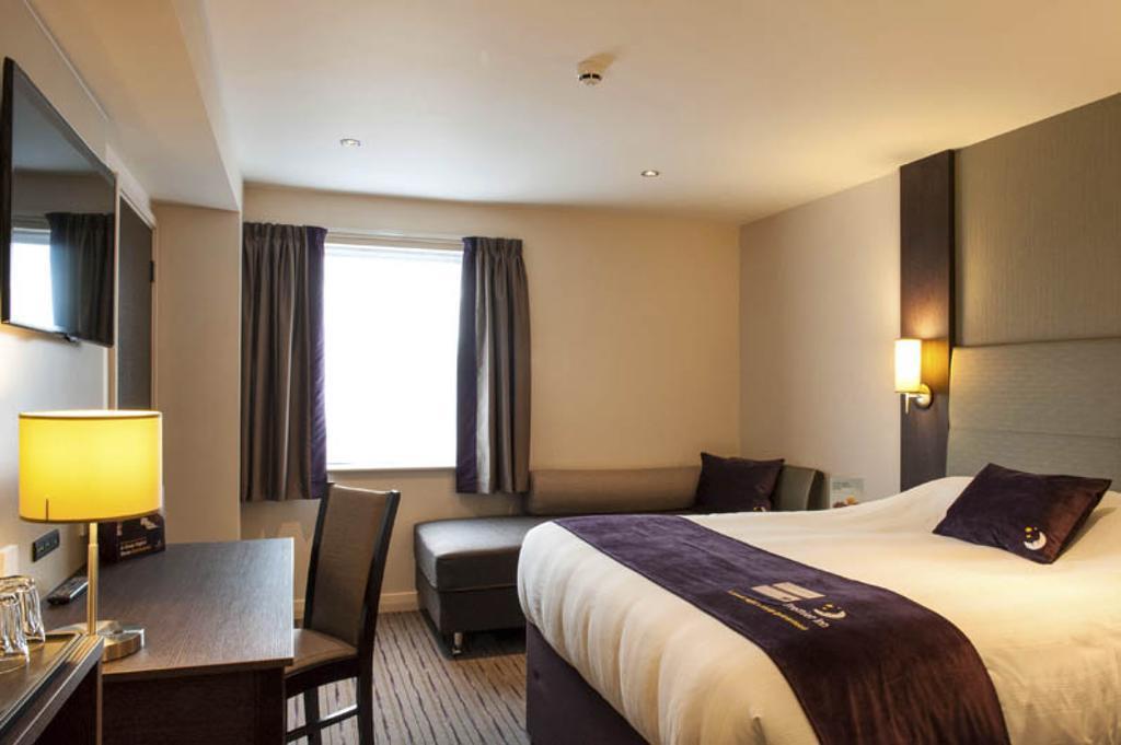 Premier Inn London Romford Central חדר תמונה