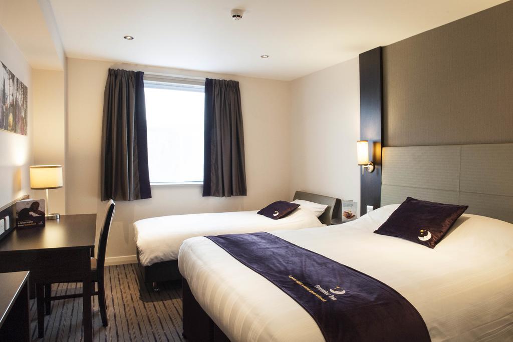 Premier Inn London Romford Central חדר תמונה
