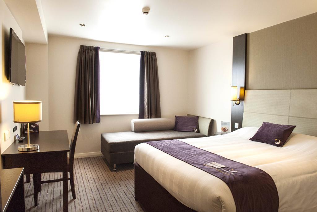 Premier Inn London Romford Central חדר תמונה