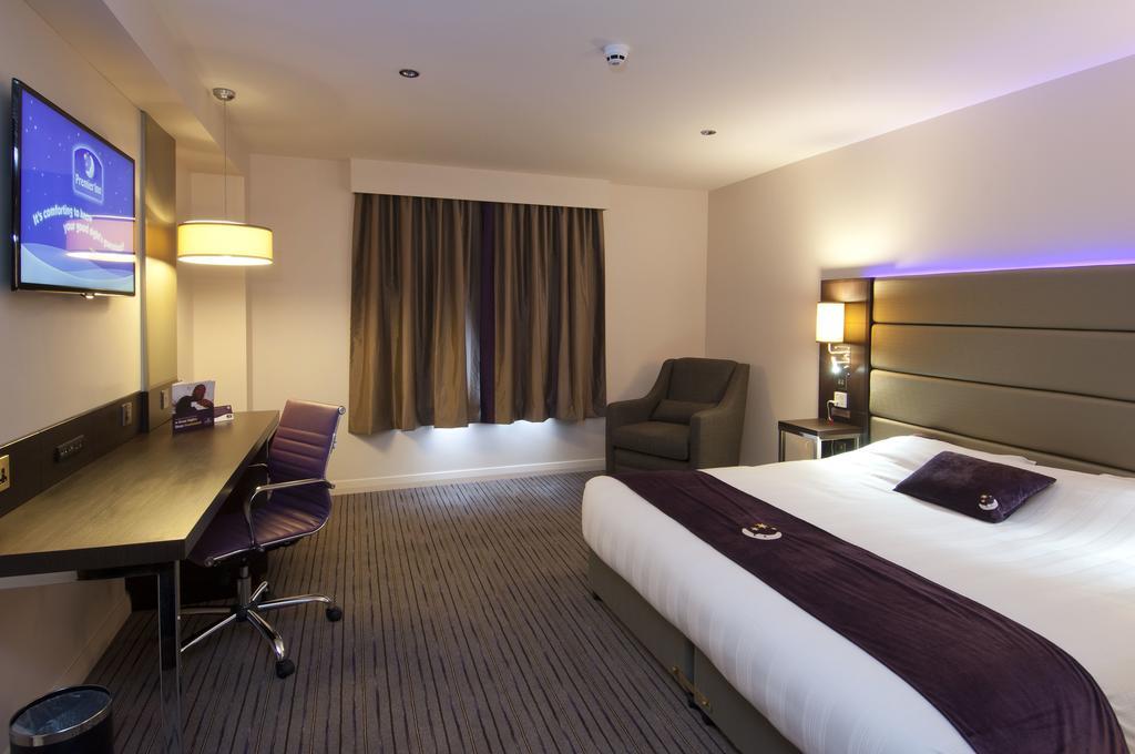 Premier Inn London Romford Central מראה חיצוני תמונה