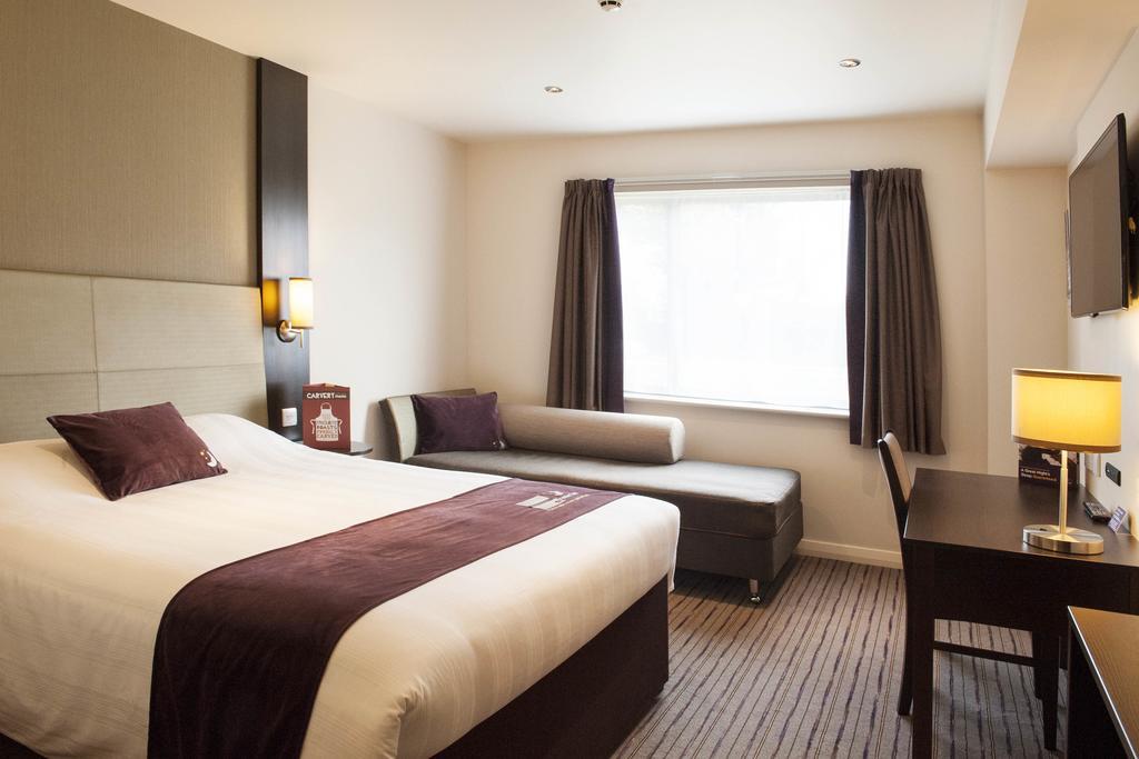 Premier Inn London Romford Central מראה חיצוני תמונה