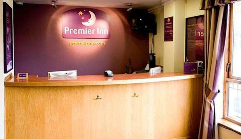 Premier Inn London Romford Central מראה חיצוני תמונה