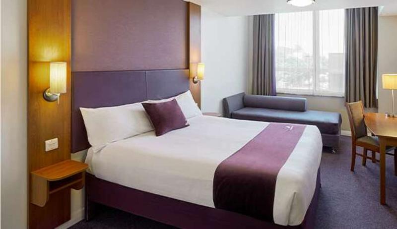 Premier Inn London Romford Central מראה חיצוני תמונה